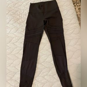 lululemon black mesh paneling leggings